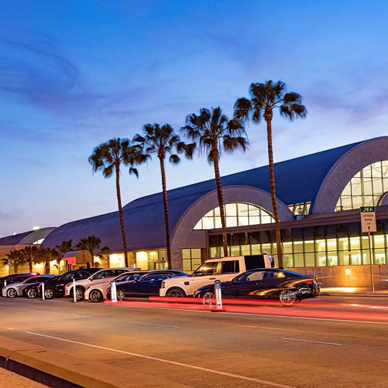 book a taxi to/from John Wayne Airport-Orange County Airport